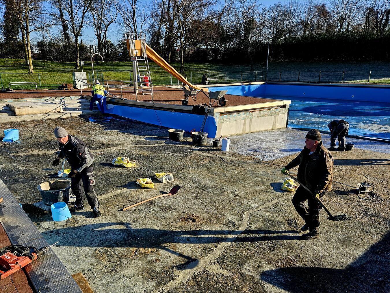 Mehr als 800 Stunden hat das ehrenamtliche Technik-Team des Bädervereins Kevelaer an den Samstagen bei der Sanierung des Freibades geleistet. Foto: privat
