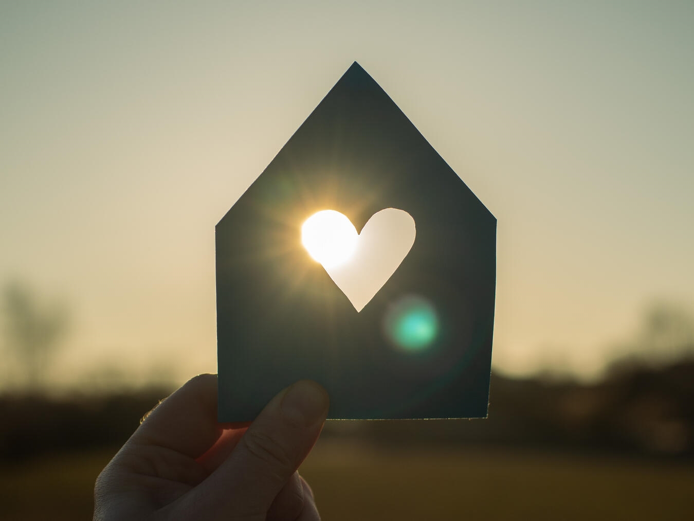 Mehr davon: „Herzenssache Wohnungsbau“. Gerade Sozialwohnungen garantieren günstiges Wohnen. Vor allem Azubis und Studierende sind darauf angewiesen. Aber immer häufiger auch Ältere, die sich ihre bisherige Wohnung nicht mehr leisten können, wenn sie in Rente gehen, sagt die IG BAU Duisburg-Niederrhein. Foto: IG Bau/Nils Hillebrand