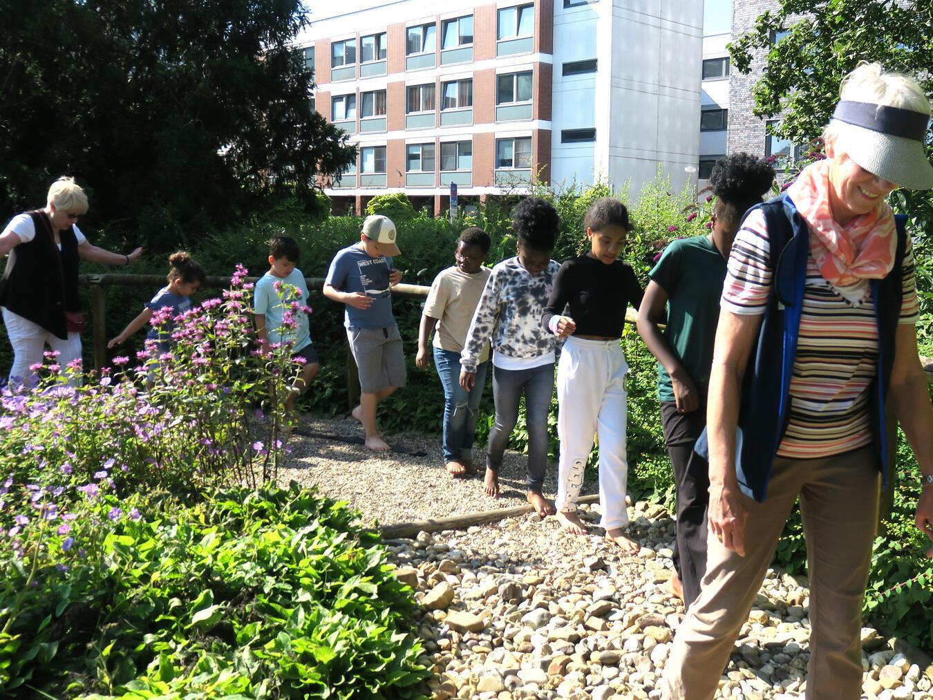Mehrere Runden ging es über den Barfußpfad. Foto: privat 