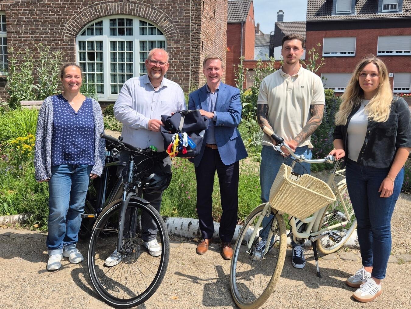 Melanie Dornis (Tourismus- und Wirtschaftsförderung Kerken), Dirk Ketelaers, Dirk Möcking, Marcel Ponten (Klimaschutzmanager Rheurdt), Lisa Gülleken (Klimaschutzmanagerin Kerken, v.l.).Foto: Gemeinde Kerken