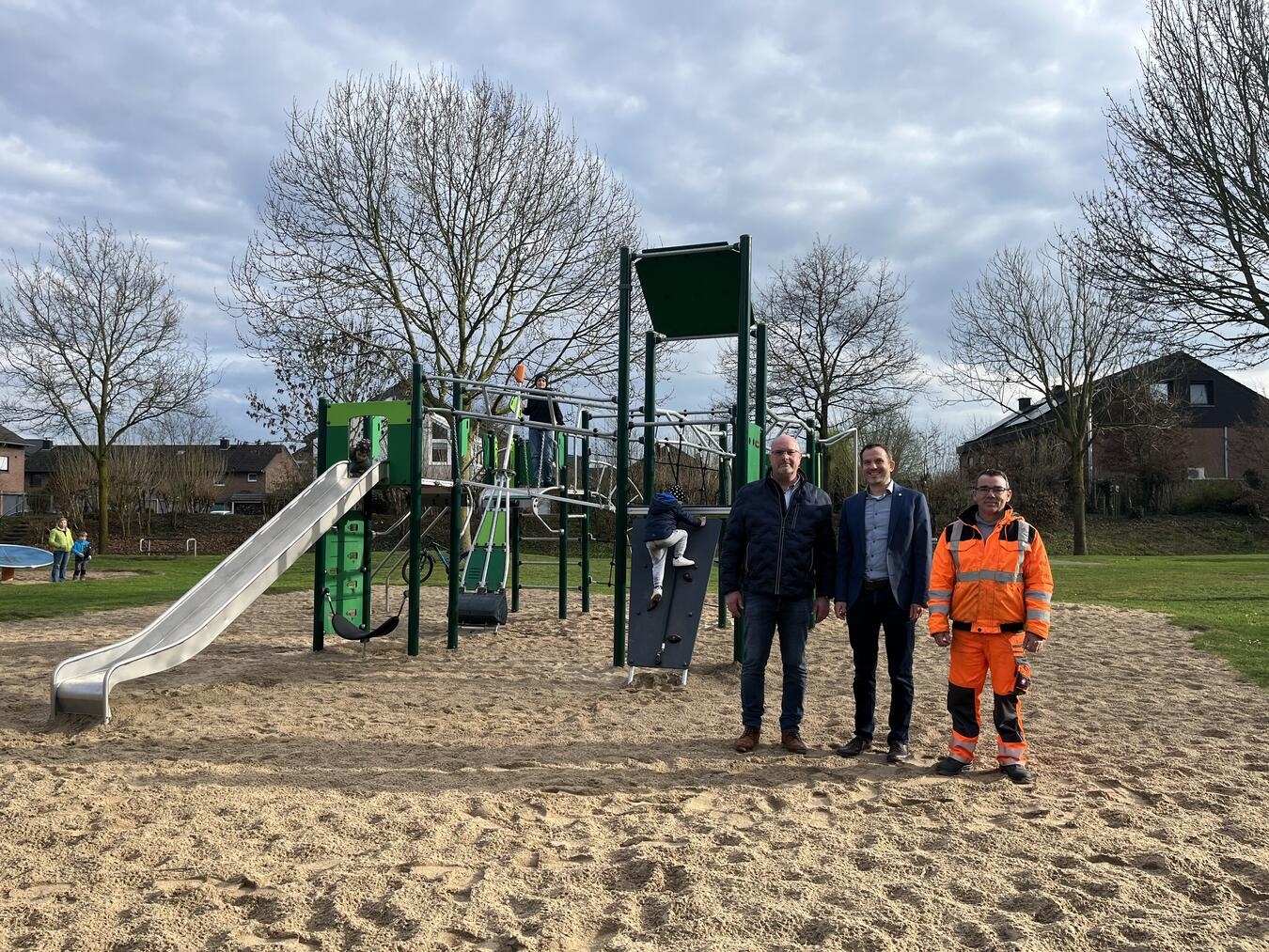 Michael Smits (Leiter des Bauhofs der Stadt Straelen), Bürgermeister Bernd Kuse und Wilfried Kremers (Bauhof der Stadt Straelen). Foto: Stadt Straelen 