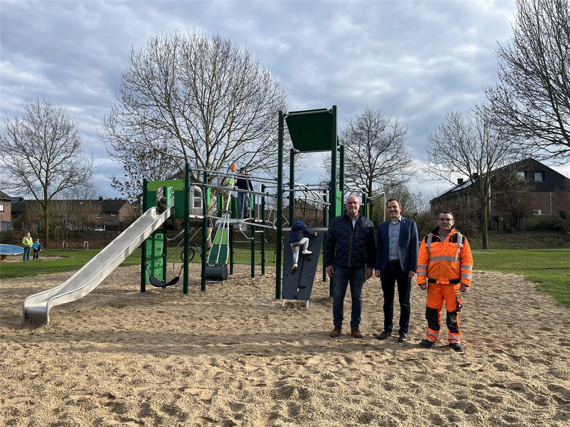 Michael Smits (Leiter des Bauhofs der Stadt Straelen), Bürgermeister Bernd Kuse und Wilfried Kremers (Bauhof der Stadt Straelen). Foto: Stadt Straelen 