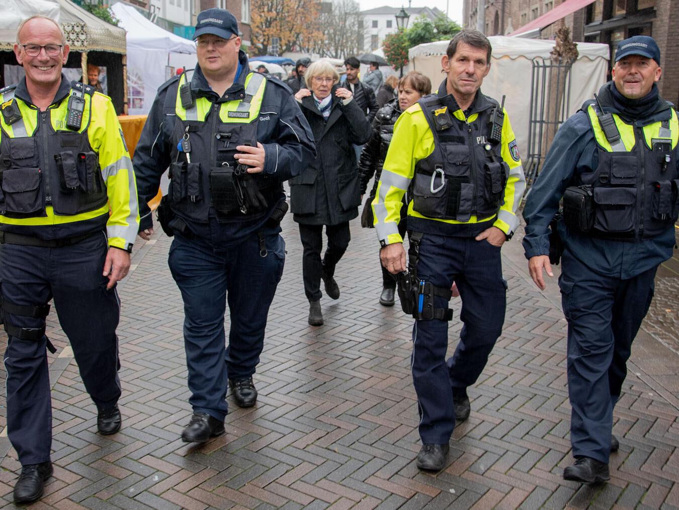 Michael van den Heuvel (PHK), Jürgen Hanke (KOD), Wolfgang Schmitz (PHK) und Michael Drechsel (KOD, v. l.). Foto: Torsten Matenaers