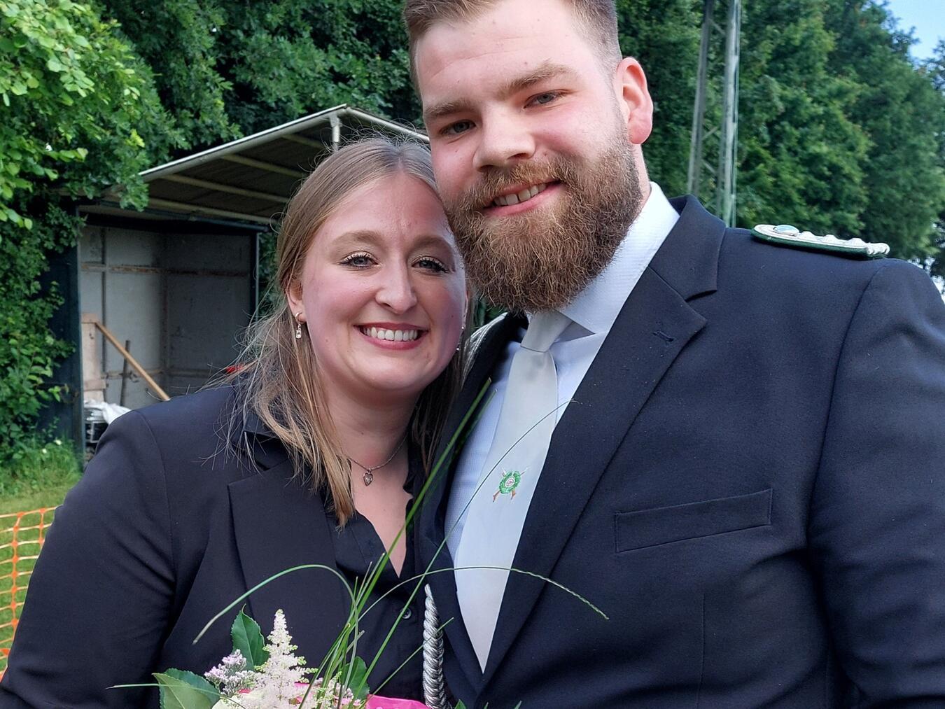 Mika Maxwill ist neuer
Schützenkönig in Kessel Mika I. Maxwill und Lisa-Marie I. Lamers. Foto: privat