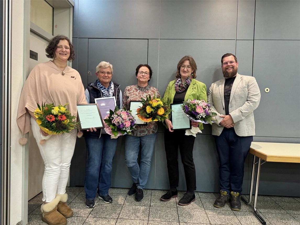 Mit Applaus würdigten die Anwesenden die langjährige Treue und das damit verbundene Engagement für den Verein. Foto: CSV Kleve