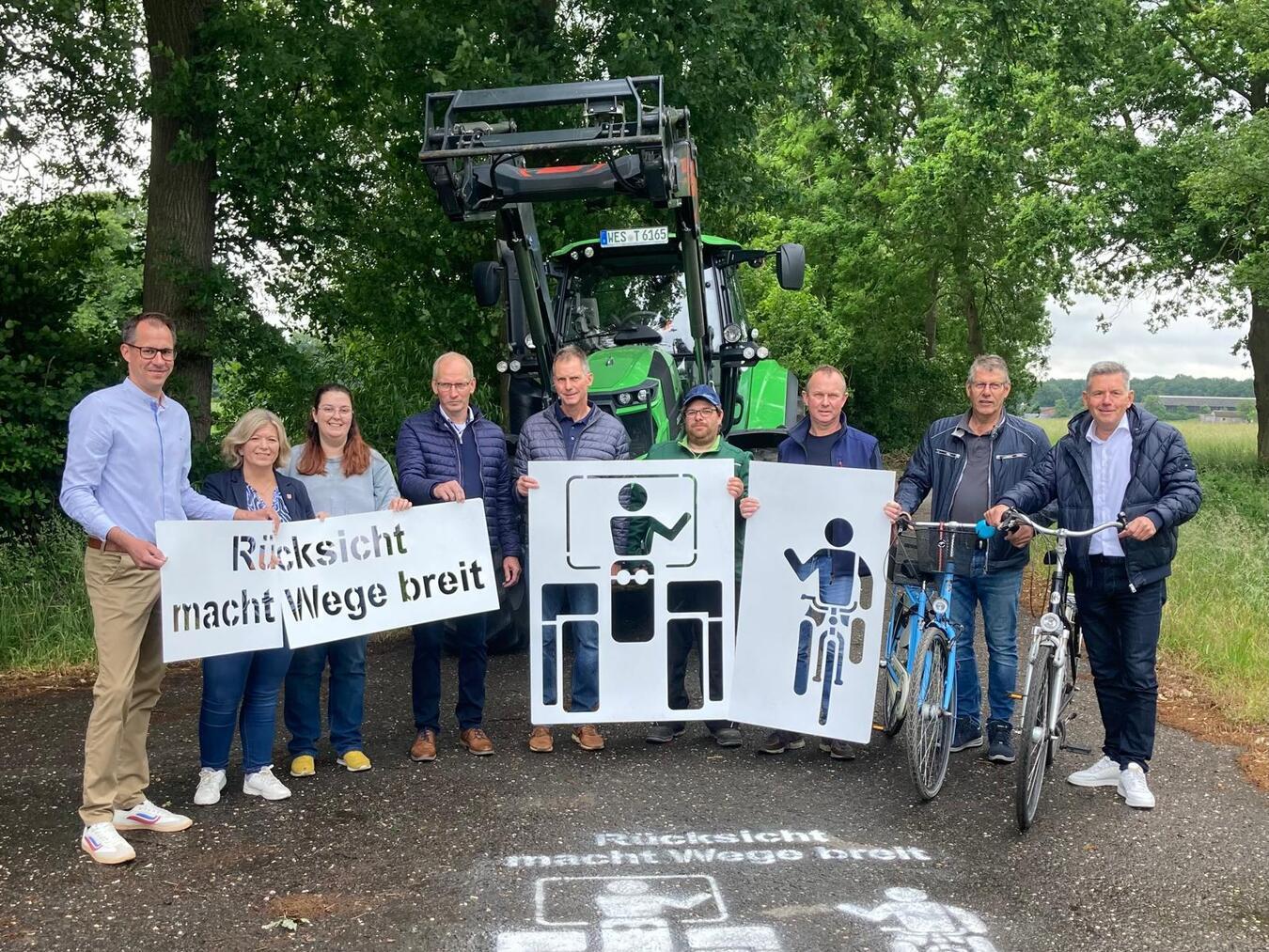 Mit aufgesprühten Botschaften setzt man ein starkes Zeichen für mehr Rücksicht. Foto: Gemeinde Sonsbeck