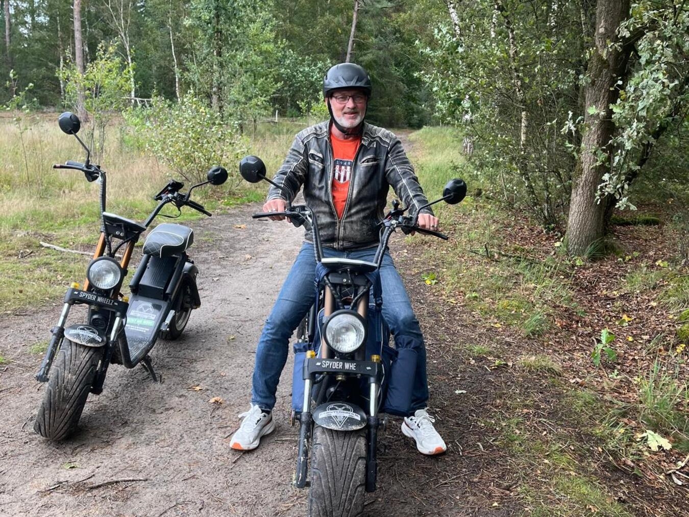 "Michael Umbach auf E-Chopper-Tour durch Brabant, nachhaltige Erkundung"