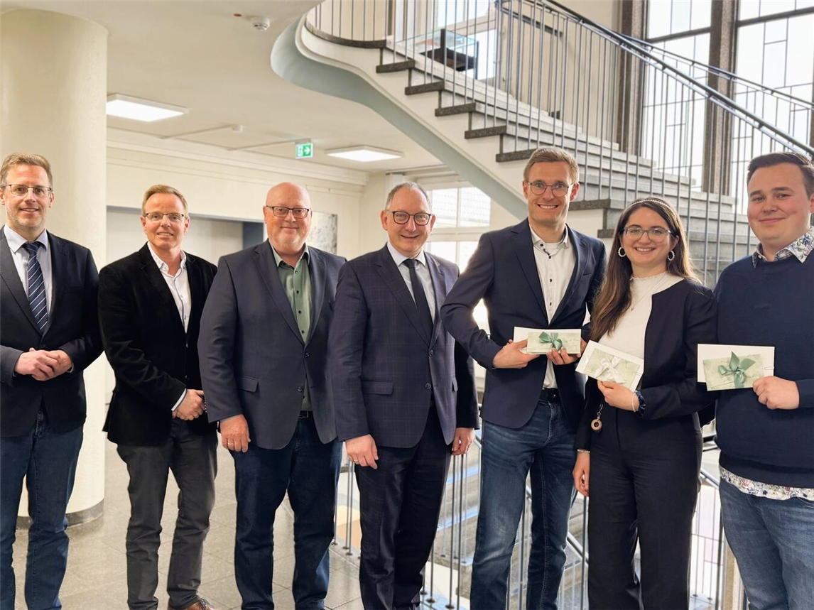 "Master-Absolventen gestalten Stadtprozesse in Rees: Hendrik van Bruck, Katharina Kaster, Fabian Gertsen mit Stadtvertretern"