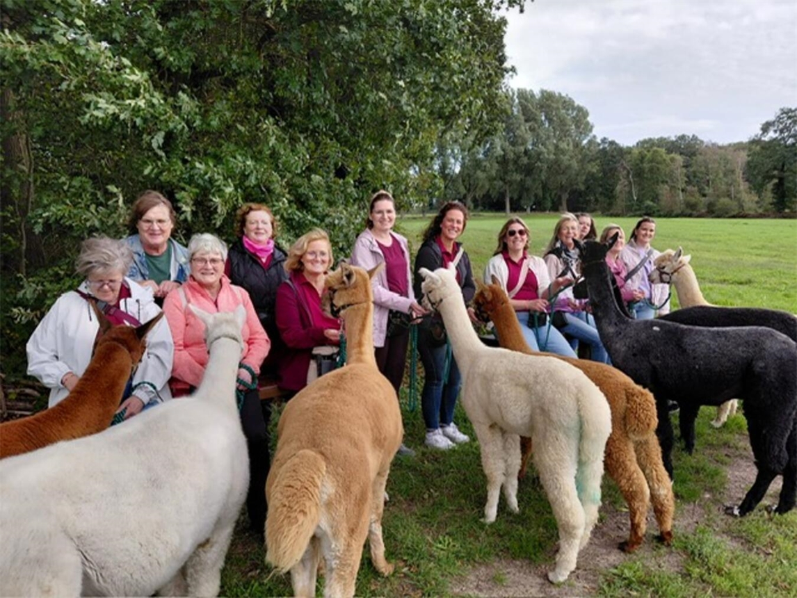 Mit dem Rad zu den Alpakas ging es auf dem Jahresausflug für die Frauen der St. Katharinen Gilde Wankum. Foto: privat