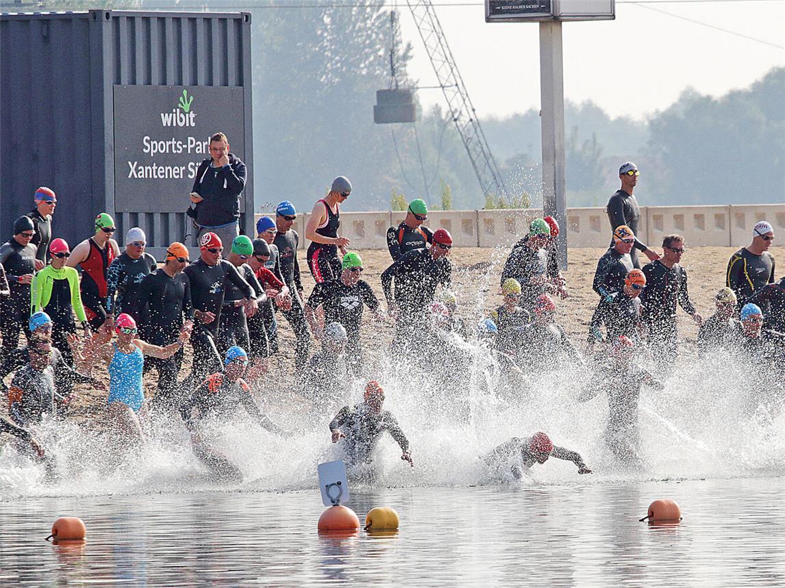 Mit dem Schwimmen fängt beim Triathlon alles an. NN-Foto (Archiv): Theo Leie