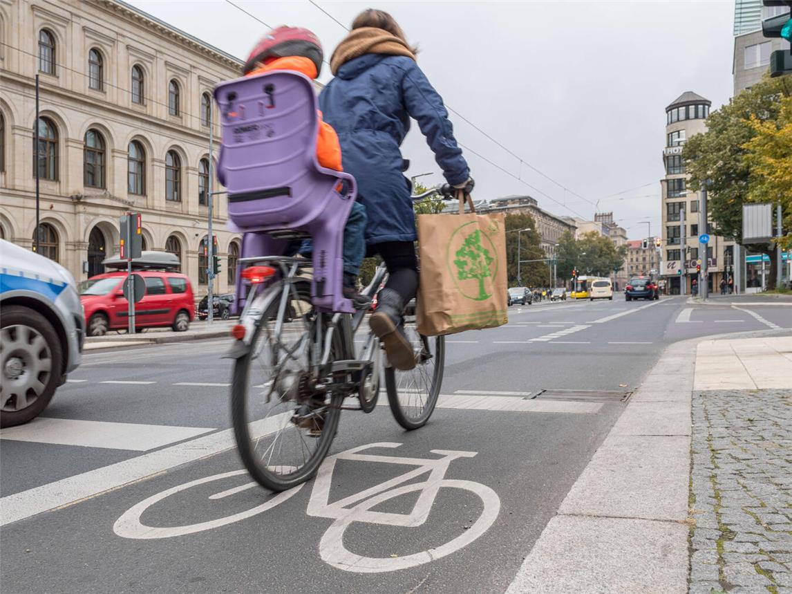 Mit den Ergebnissen aus dem Fahrradklima-Test soll das Angebot für Radfahrende weiter verbessert werden.Foto: ADFC/Gerhard Westrich