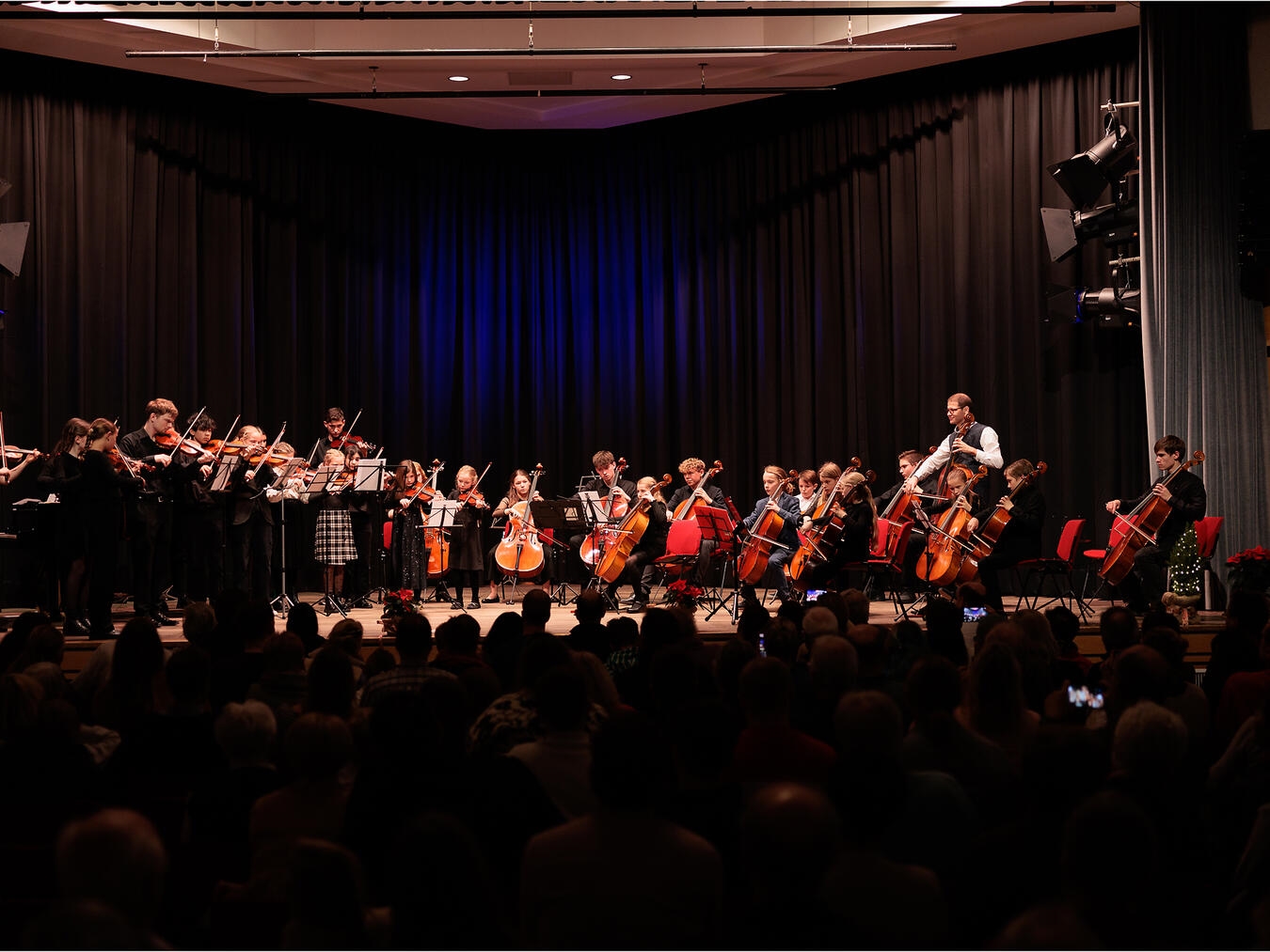 Mit den verschiedenen Ensembles laden die „Haldern Strings“ am 16. November zu ihrem Jahreskonzert ins Reeser Bürgerhaus ein. Foto: Andreas Joehren