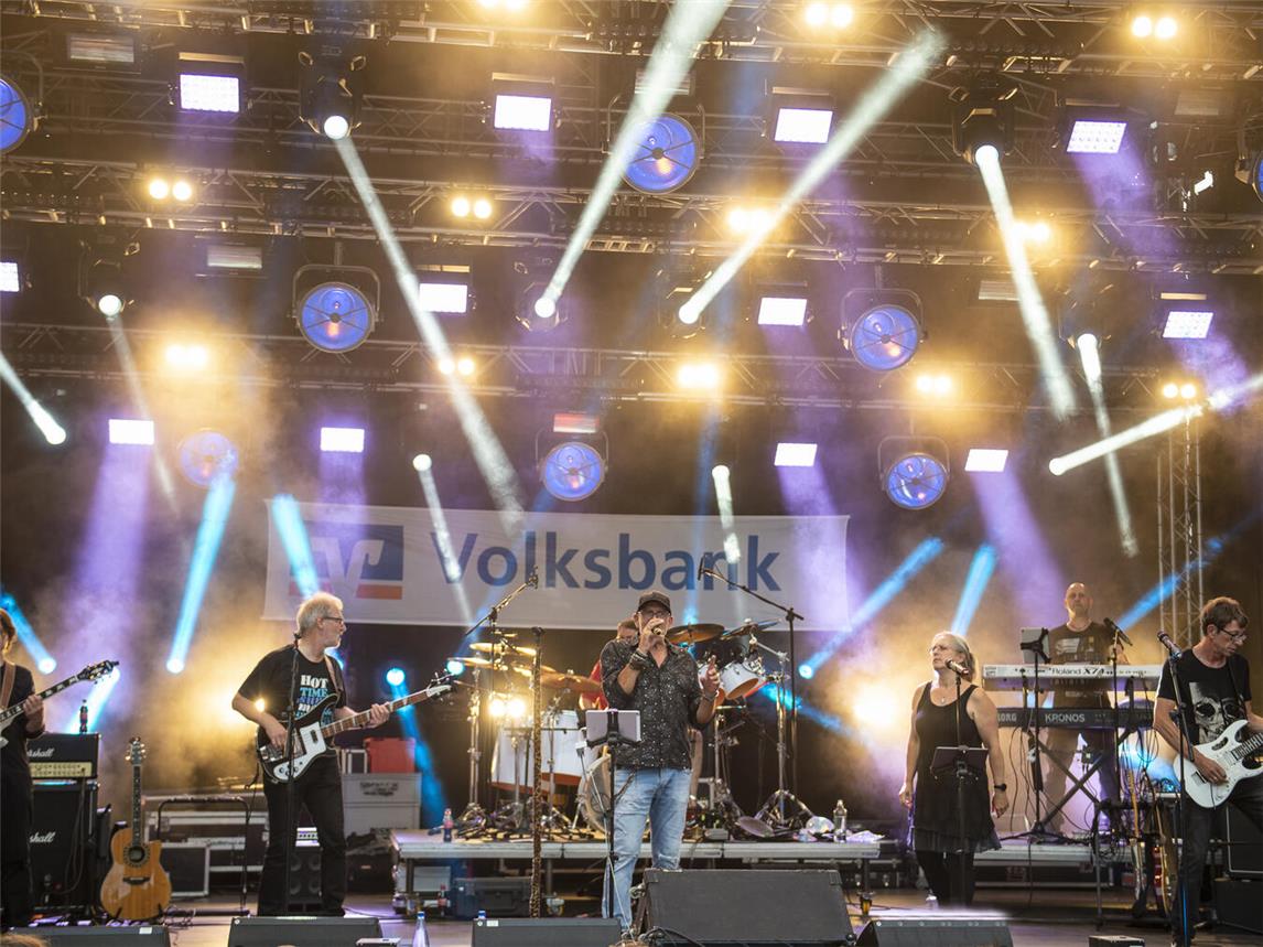 Mit der Rock-Coverband „Second Edition“ startet das Festwochenende am kommenden Freitag im Adlersaal. 