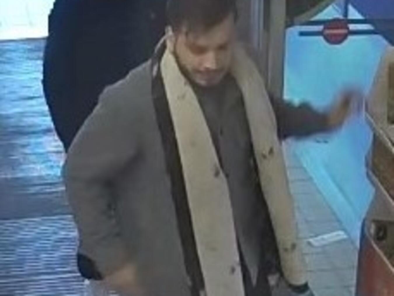 Mit diesem Foto fahndet die Polizei nach dem Taschendieb. Foto: Polizei NRW