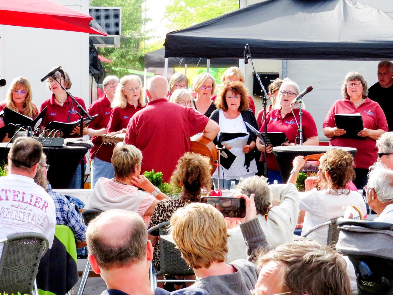 Mit einem großen Fest hat der Buena Ressa Music Club jüngst sein zehnjähriges Bestehen gefeiert. NN-Foto: Gerhard Seybert