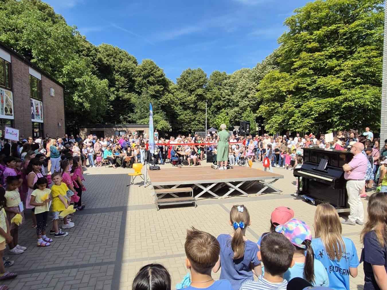 Das Lernen von Morgen ist vorbereitet Mit einem großen Schulfest wurde die Einweihung der neuen Schulgebäude gefeiert.Fotos: privat