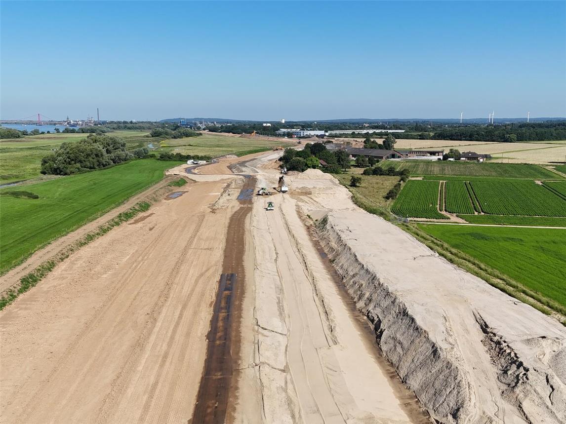 Mit einer Busexkursion kann die benachbarte Deichbaustelle besichtigt werden. Foto: Deichverband