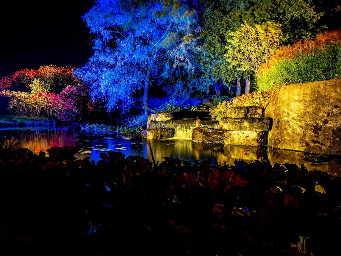 Mit Enchanted Gardens und vielen Herbstblühern wird der goldene Oktober im Gartenpark noch einmal richtig bunt. Foto: Schlossgärten Arcen