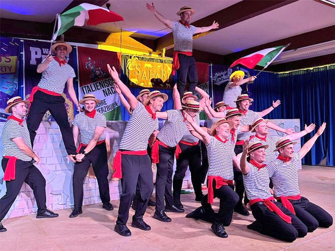 Mit ihrem Showtanz zum Thema „Bella Italia“ brachten die „Herzbuben“ den Saal zum Kochen. Foto: privat