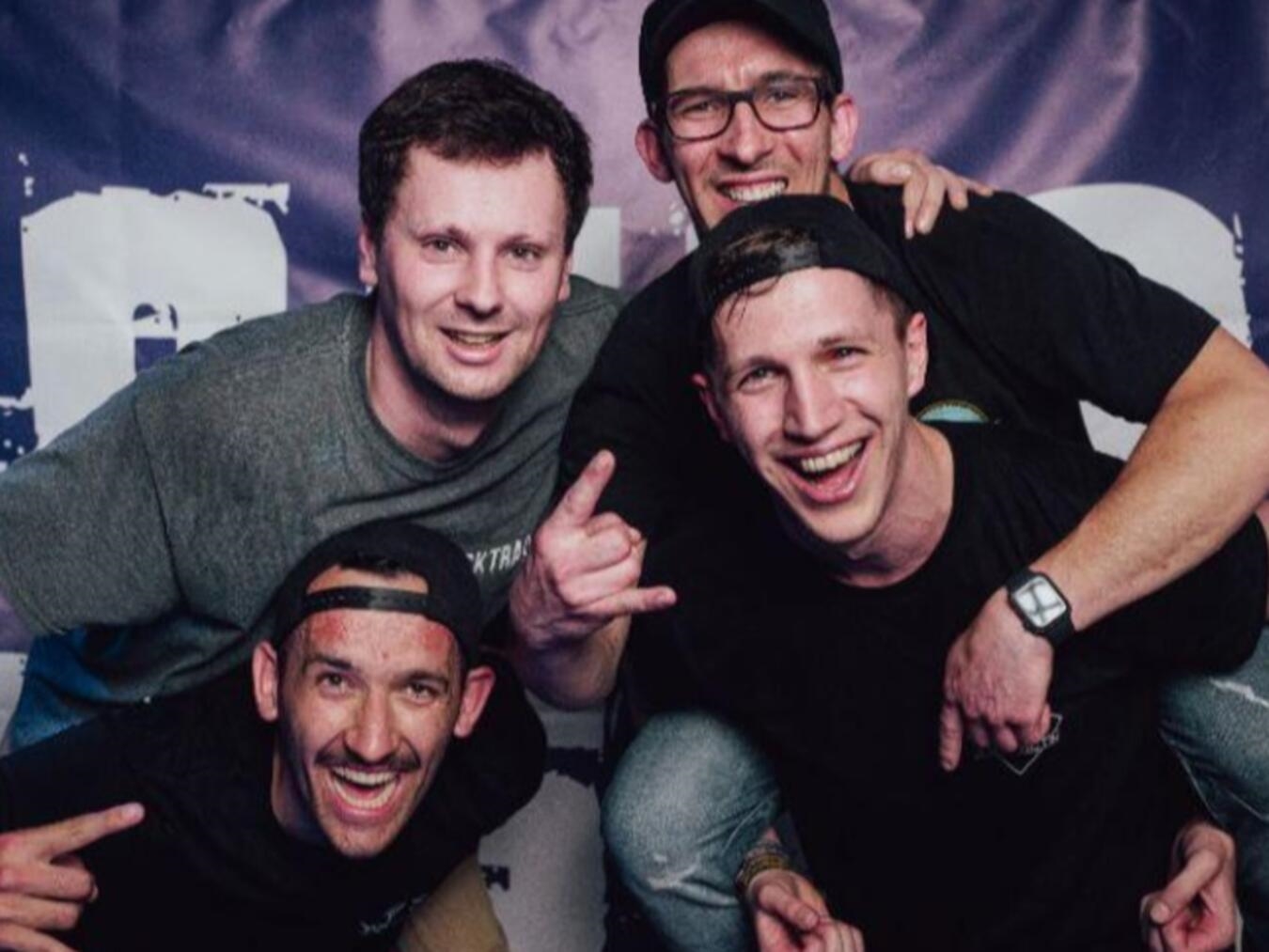 "Funfacts Bandauftritt im Radhaus Weeze, Debüt-EP Veröffentlichung, Live-Musik-Event."