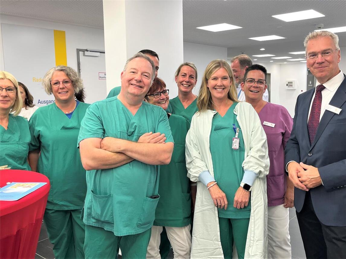 Mitarbeitende aus dem OP- und Funktions-Team verabschieden sich von ctt-Geschäftsführer Christoph Weß.Foto: St.-Clemens-Hospital