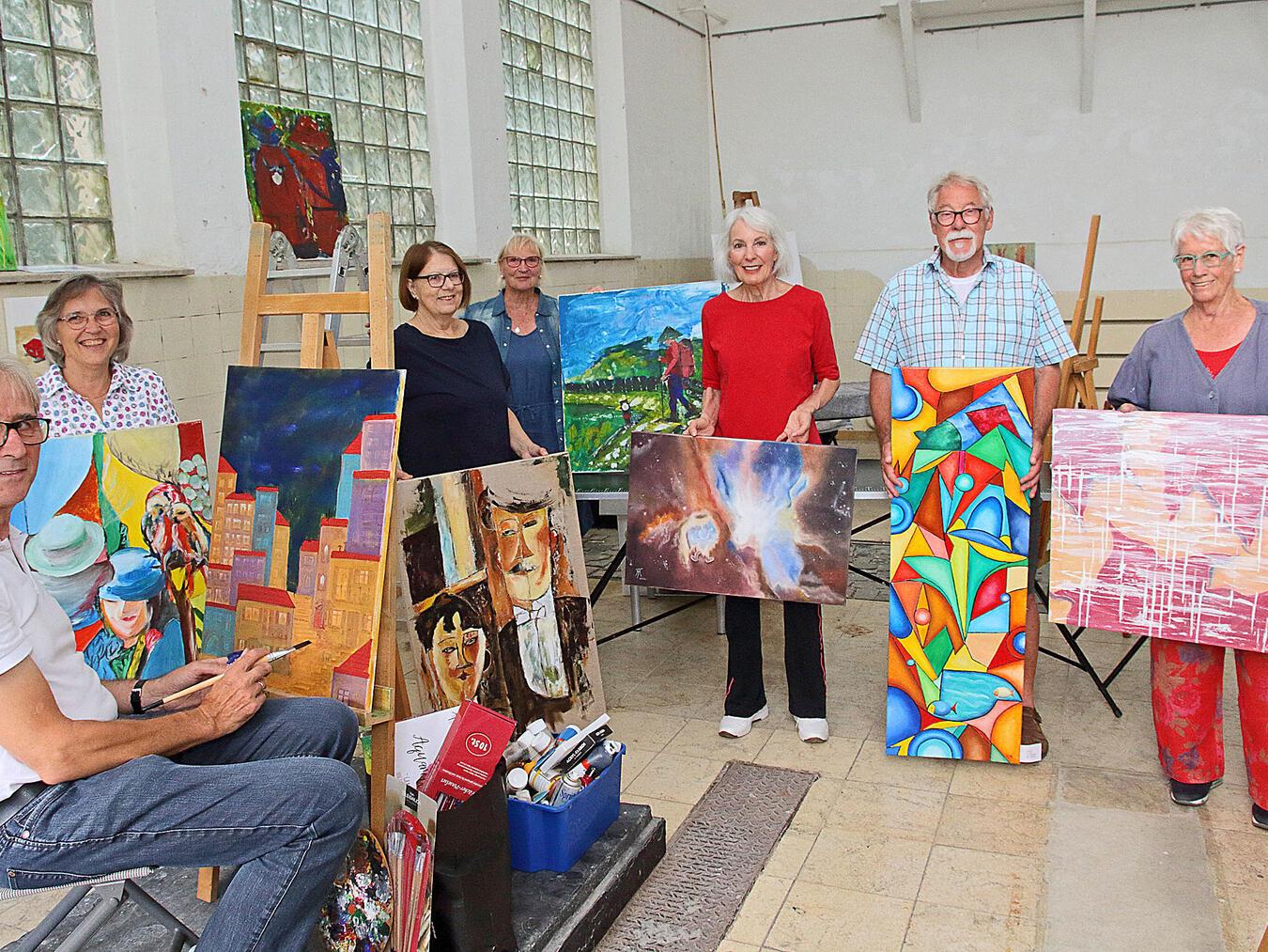 Mitglieder der  Freizeitkünstler Geldern im Alten Wasserwerk in Wachtendonk. NN-Foto: Theo Leie