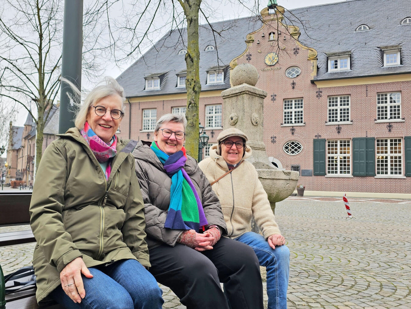 Mitglieder des Fachausschusses: Gabi Frings, Dr. Rose Wecker und Geertje Wallasch (v.l.) laden zum Rheinischen Frauenmahl ins Priesterhaus ein. NN-Foto: Thomas Langer