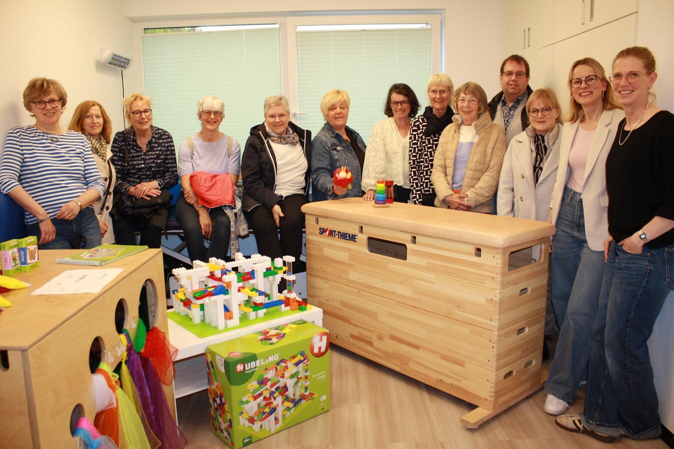 „Mitglieder des Vereins L(i)ebenswertes Straelen besuchen Frühförderstelle in Straelen“