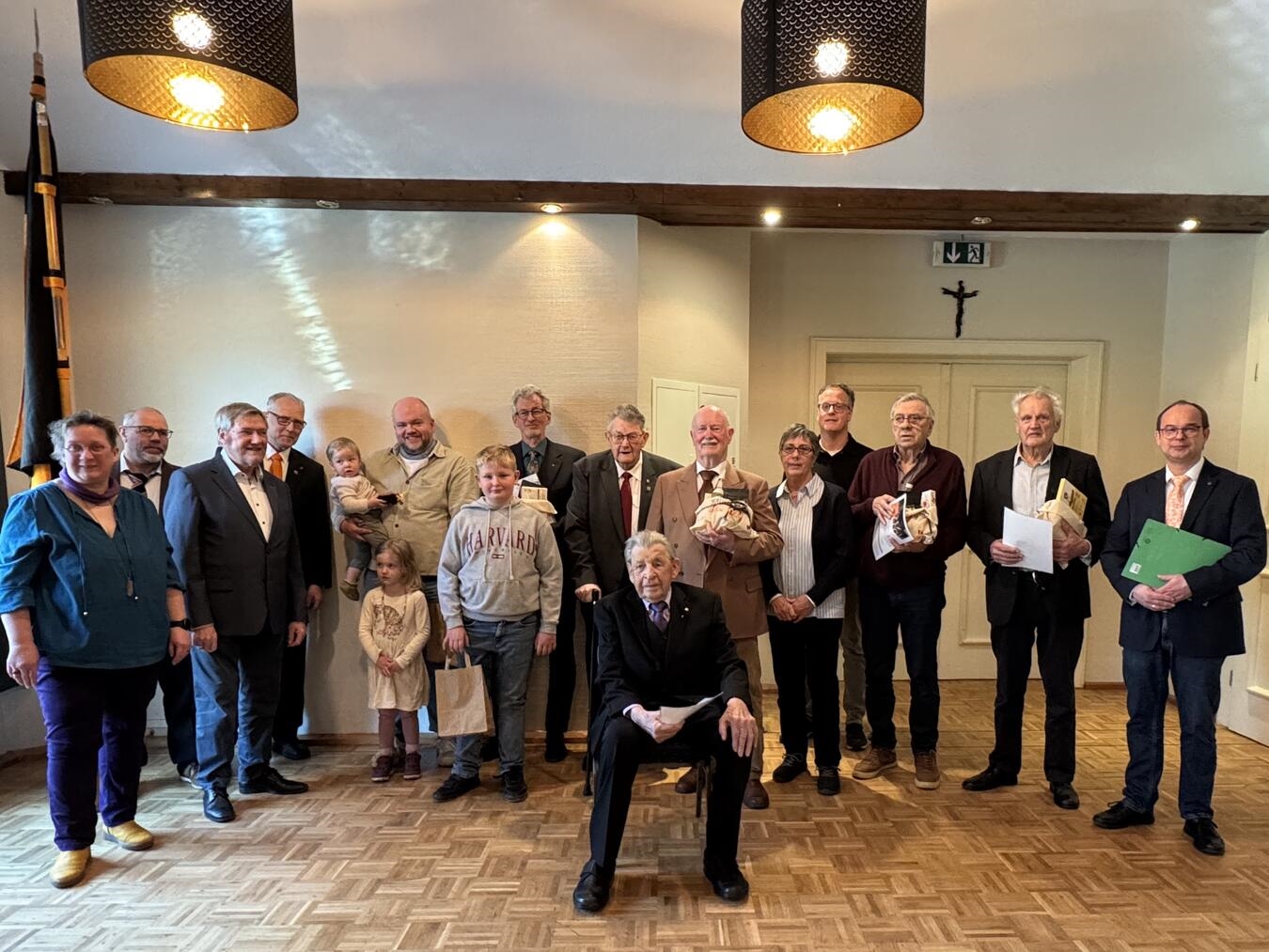 Gruppenbild der geehrten Mitglieder.