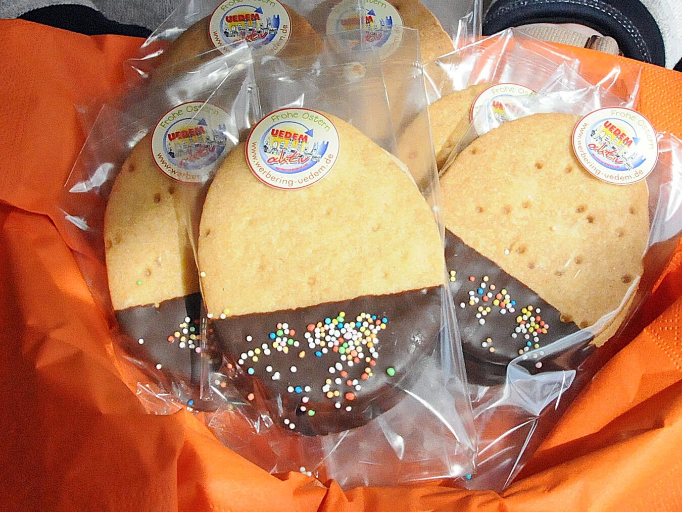 Mmh, lecker: Aus der Bäckerei Groß in Uedem kommen 1.000 gebackene Keks-Ostereier.