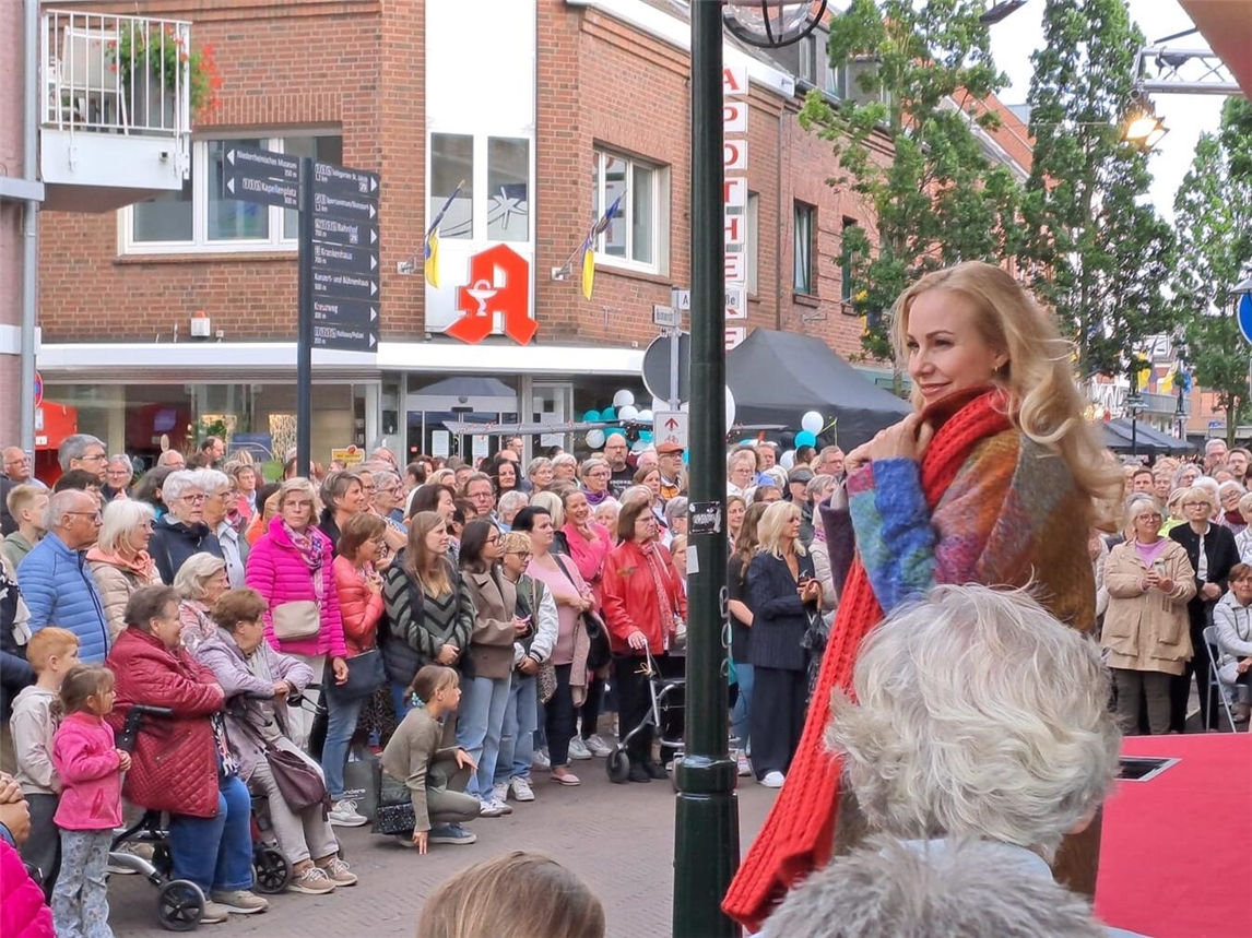Modenschauen, Tanz und kulinarische Highlights laden zum Bummeln und Staunen bei der „Nacht der Trends“ ein.Foto: Wallfahrtstadt Kevelaer