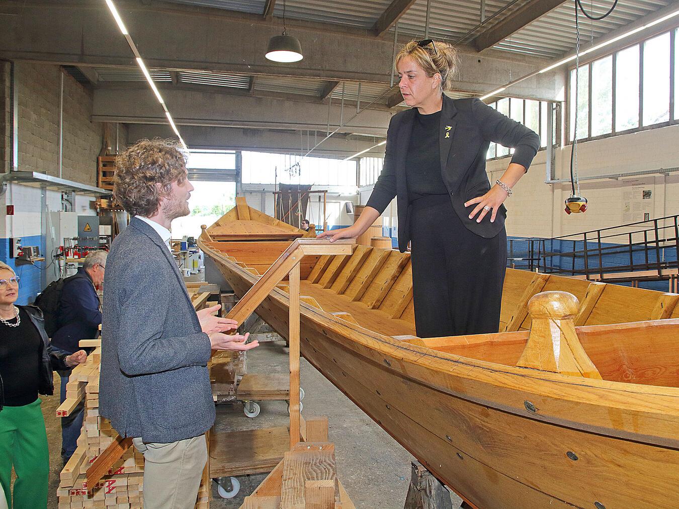 Mona Neubaur stieg auch direkt einmal probeweise ein. NN-Fotos: Theo Leie