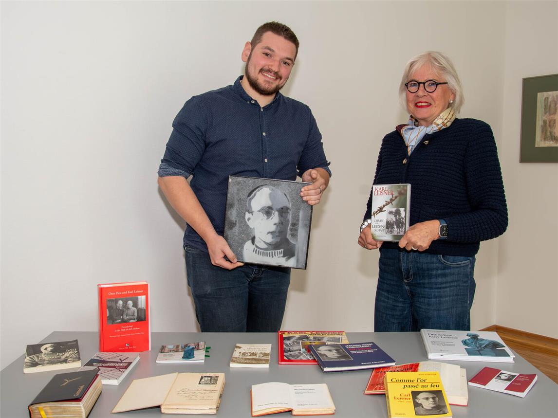 Monika Kaiser-Haas und Johann Verhoeven laden anlässlich des 80. Jahrestages der Priesterweihe von Karl Leisner zum „Kolkgespräch“ auf die Wasserburg Rindern ein. Foto: Bischöfliche Pressestelle / Christian Breuer