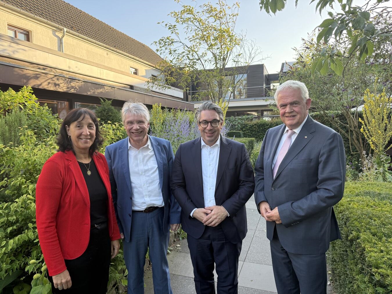 "Monika Lemmen, Dr. Frank Wackers, Stefan Rouenhoff MdB und Dr. Günther Bergmann MdL bei Treffen, Foto privat"