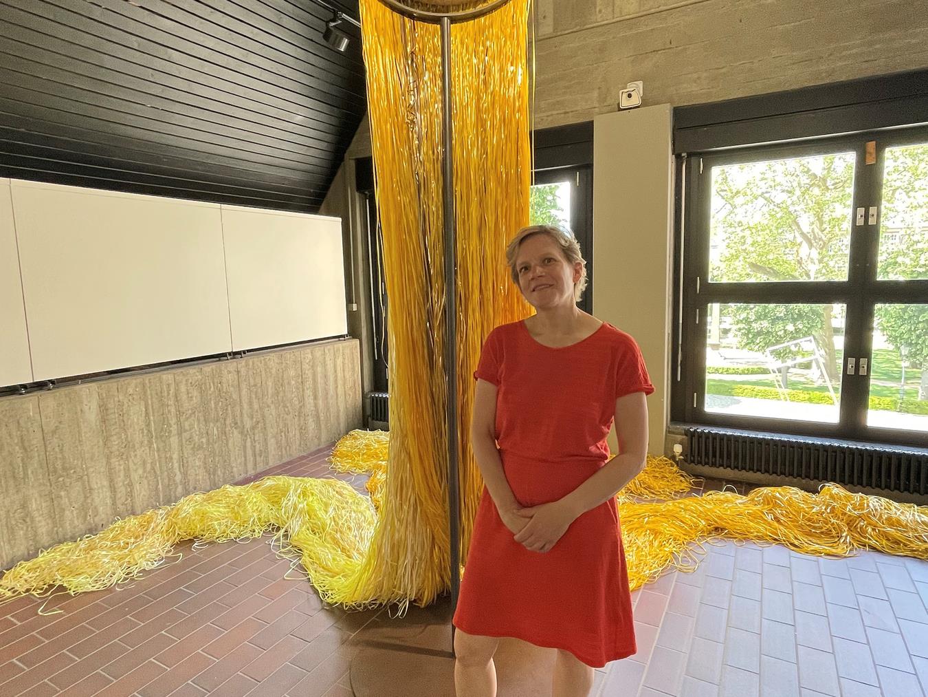 Monika Lioba Lang vor der „Loreley“.