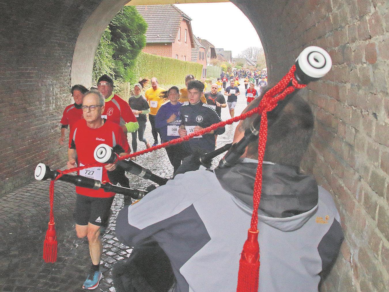Motivation ist alles! Dafür wird an der Strecke immer gut gesorgt. NN-Foto: Archiv/Theo Leie