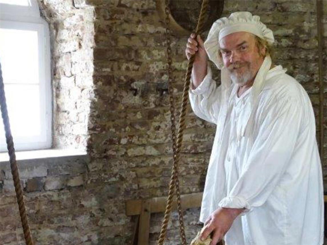 „Müller Hein“ führt am 11. Juli wieder durch die Scholten-Mühle. Foto: Stadt Rees