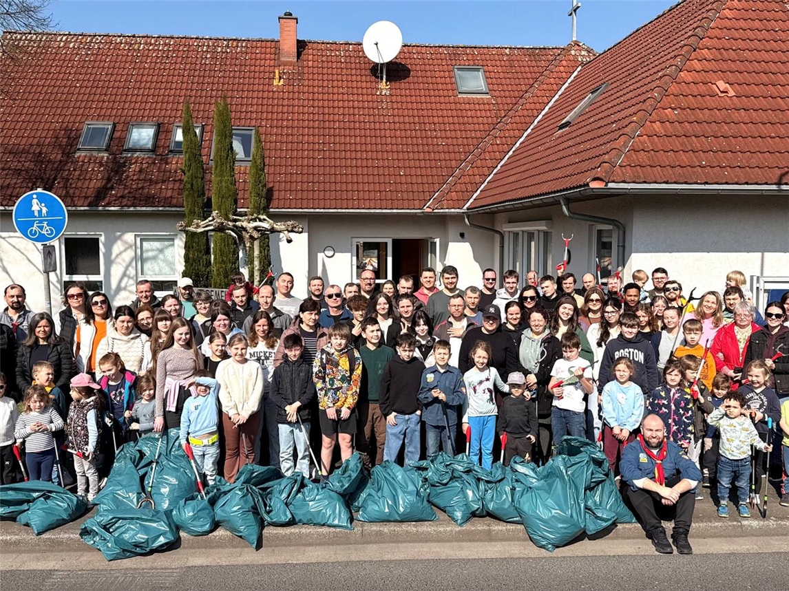 "Pfadfinder sammeln Müll in Park 2026, Umweltaktion, Foto von Irene Wulf"