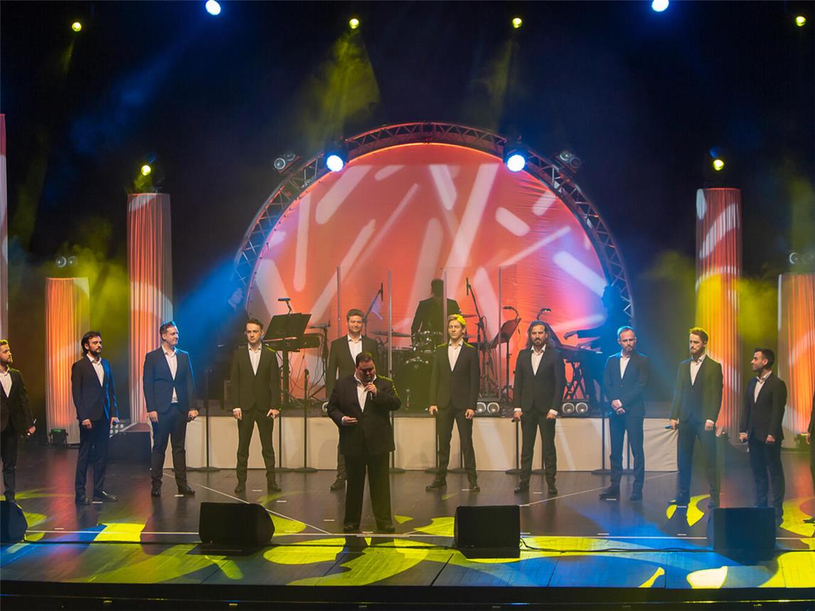 „Music Of The World Tour“: Zwölf einzigartige Stimmen, umrahmt von einer spektakulären Lichtshow, bieten eine Show der Extraklasse.Foto:Heiko Britz