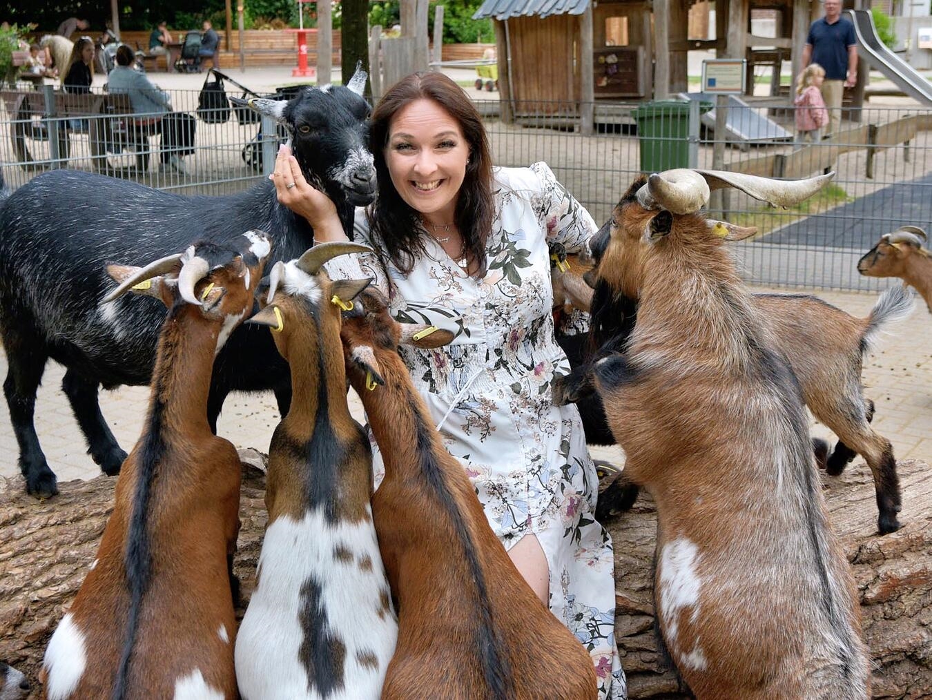 Musical-Sängerin Christina Maria Brenner beim Vorsingen im Klever Tiergarten für Charity-Gala in der Stadthalle.