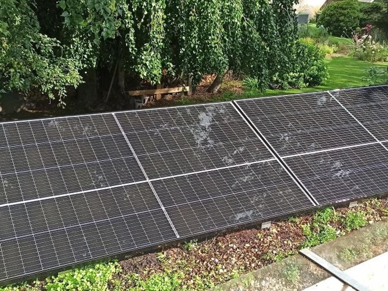 In Straelen werden nun Stromspeicher in Kombination mit Balkonkraftwerken gefördert Muster eines Balkonkraftwerkes. Foto: Thomas Linßen