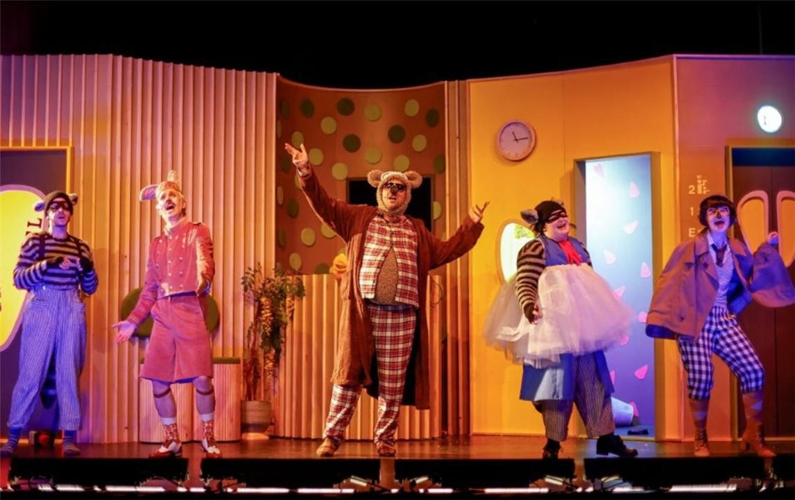 Nach der krankheitsbedingten Absage des Kindertheaterstücks „Hase und Igel“ wird ersatzweise das Stück „Tiere im Hotel“ aufgeführt.Foto: Martin Büttner