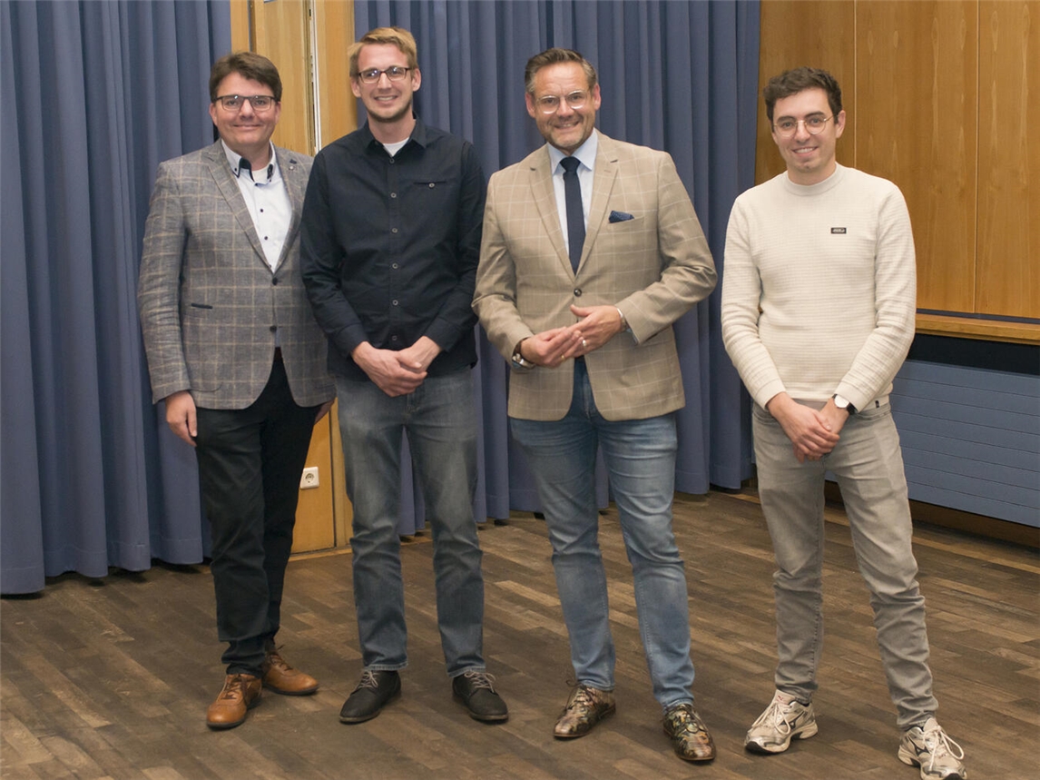 Nach der Wahl gehören unter anderem Dominik Teloh, Florian Fenger, Michael Arts-Meulenkamp und Dr. Christoph Denter (v. l.) dem neuen Reeser CDU-Vorstand an. Foto: privat