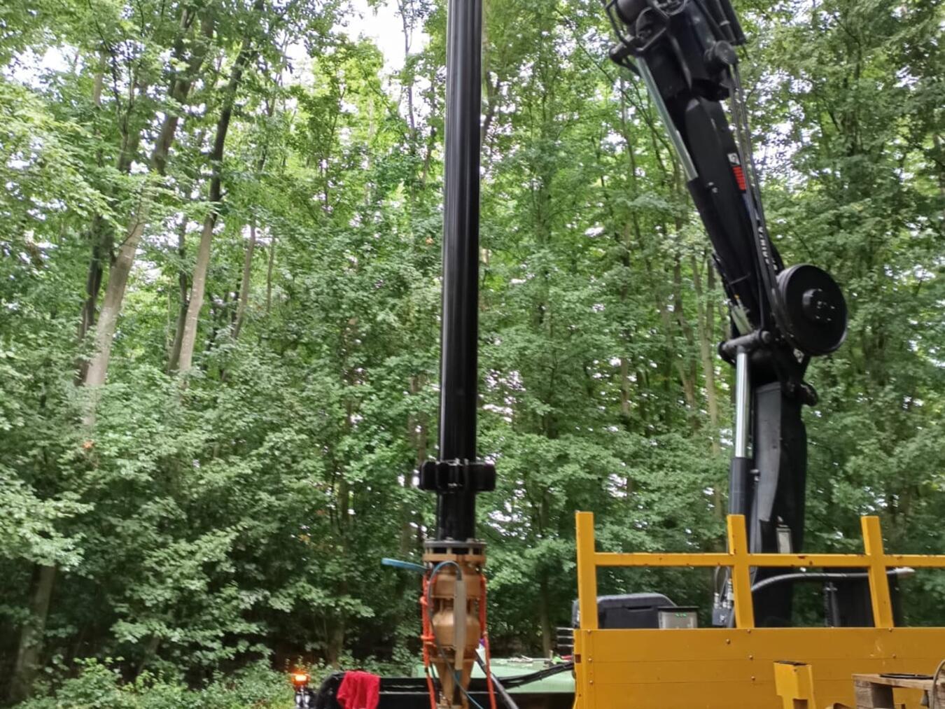 Nach einem Defekt wurde die Unterwasserpumpe in einem Brunnen ausgetauscht. Foto: Stadtwerke Kevelaer