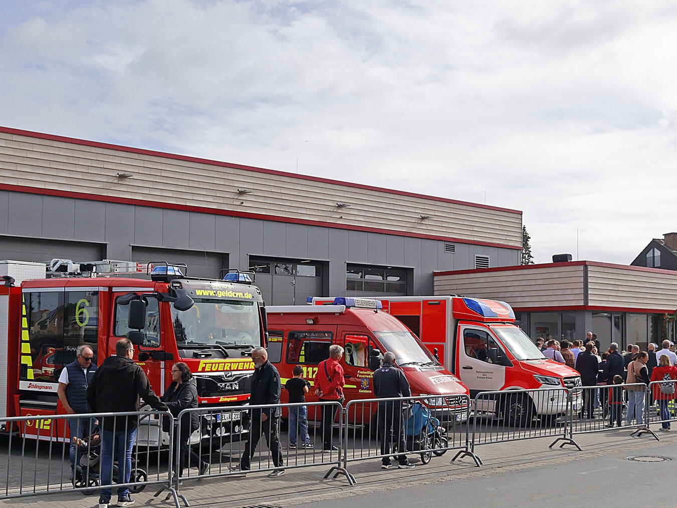 "Neues Feuerwehrgerätehaus Veert nach 15 Monaten Bauzeit, Einweihung 2023, Architektur, Feuerwehr"