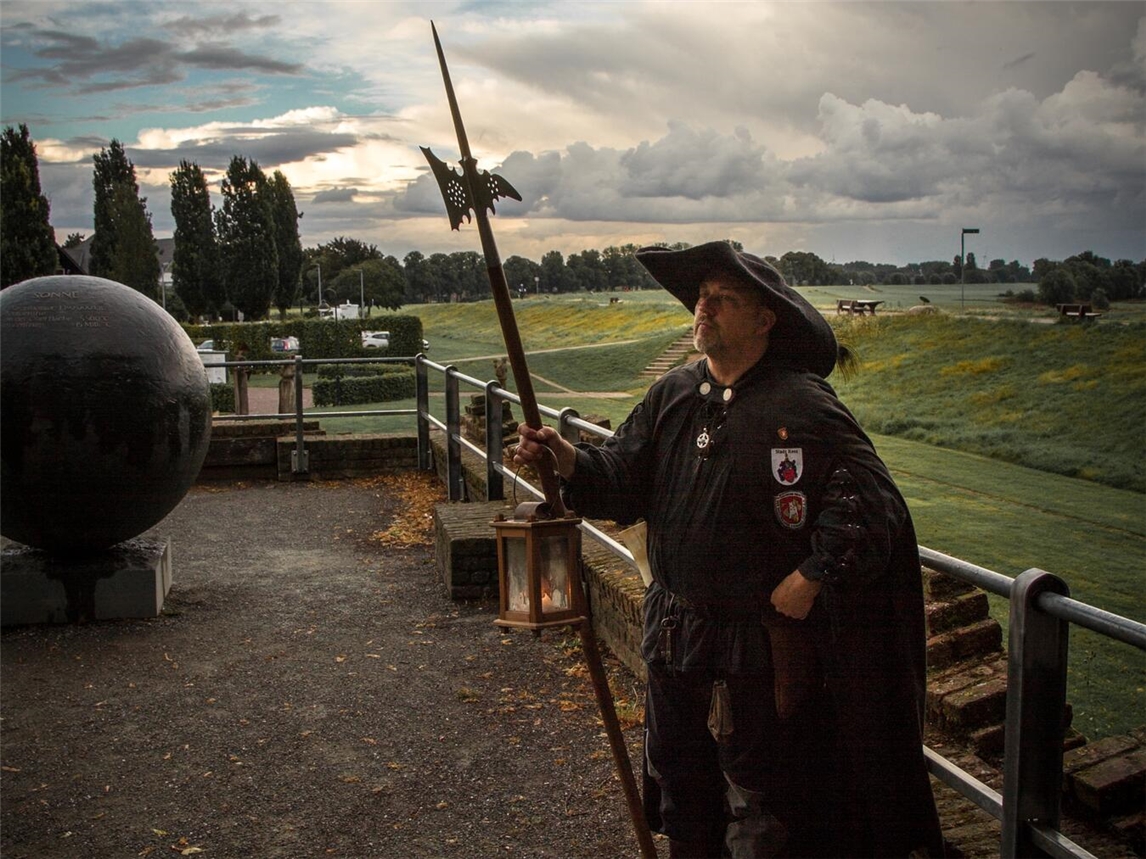 Nachtwächter Tommi Nienhuysen ist wieder in Rees unterwegs. Foto: Thomas Gregorio