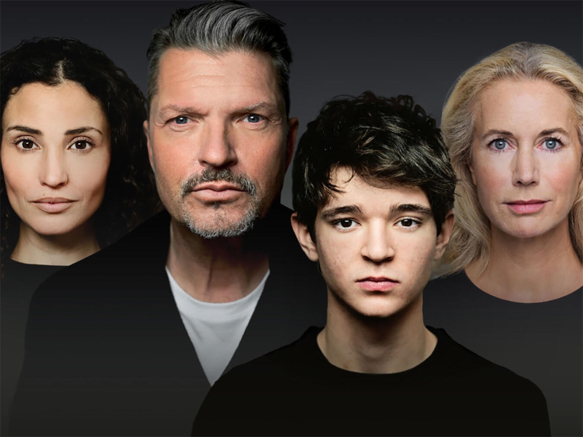 "Nadine Menz, Hardy Krüger, Quentin Lopes und Dorothea Schenk bei einem Event, fotografiert von Urban Ruths"