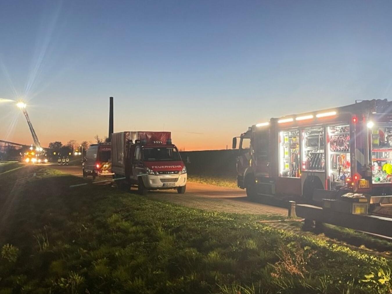 Neben der Feuerwehr Emmerich waren auch die Einheiten der Brandweer Lobith und Zevenaar an der Übung beteiligt. Foto: privat