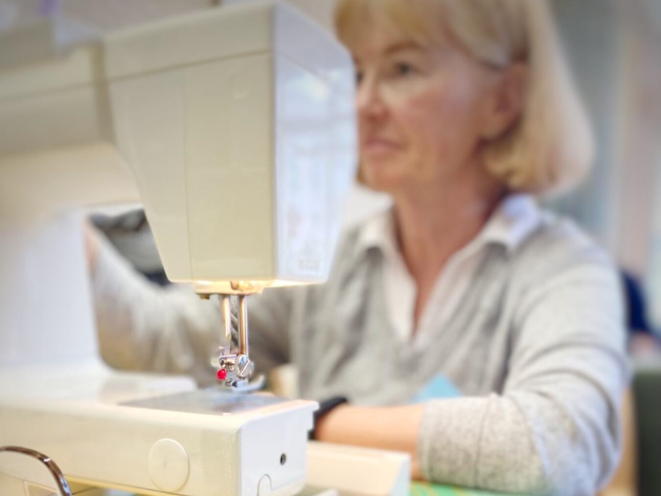 "Reparatur von Elektrogeräten und Kleidung, nachhaltige Werkstatt"