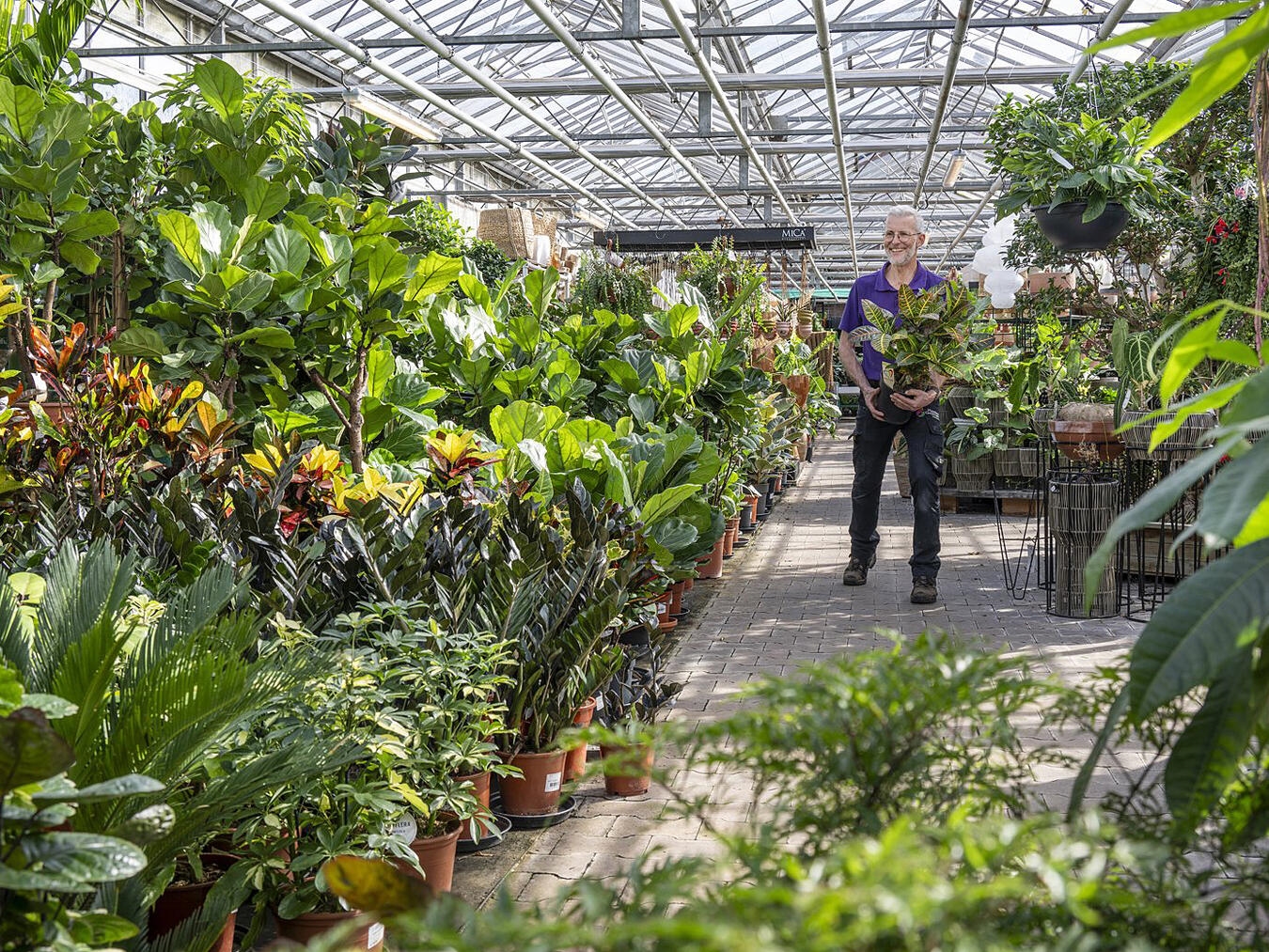 Neben Grünpflanzen und Blumen bietet das Plantencentrum Velden auch alles, was Gartenfreunde für die Pflege der Pflanzen benötigen.